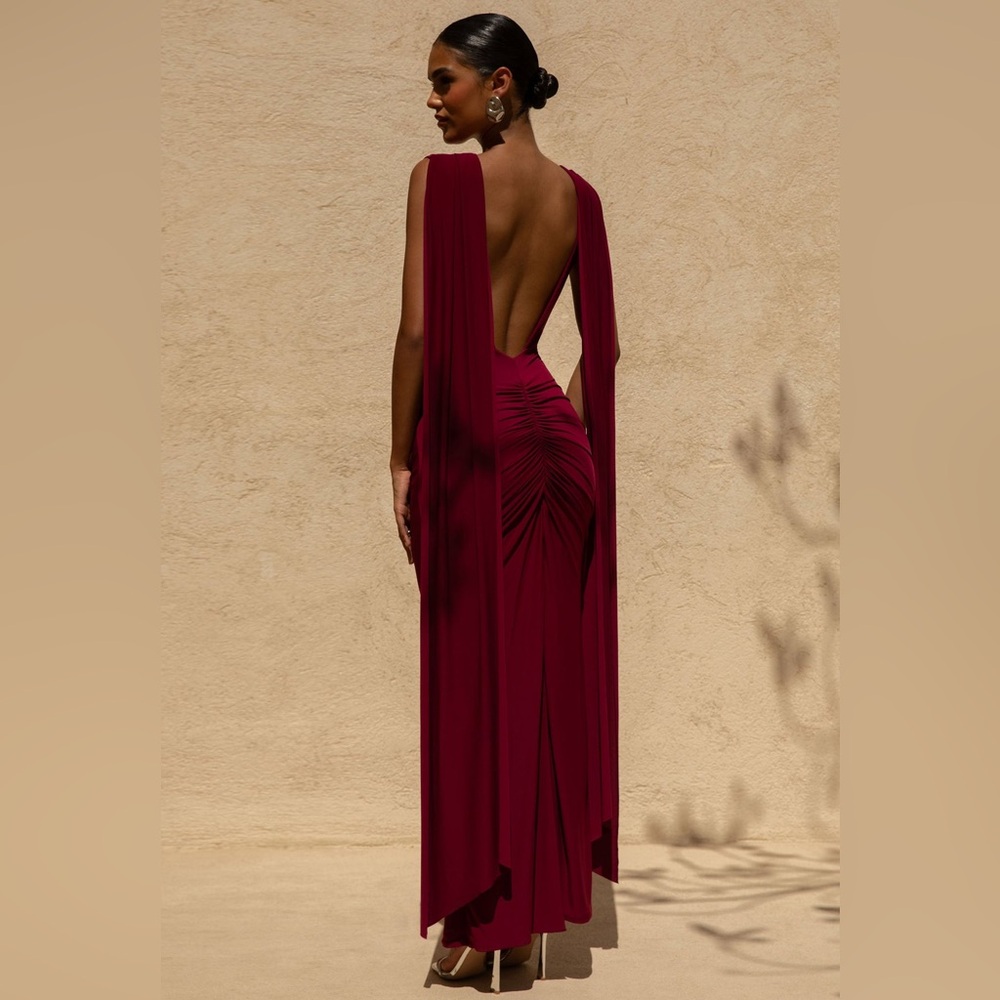 Club L London SAIGE
BURGUNDY CAP-SLEEVE GATHERED MAXI DRESS